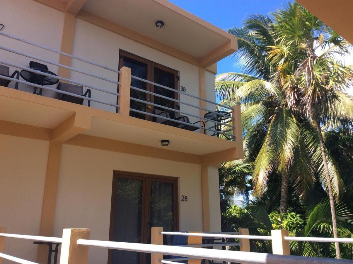 Beach Club Condos At Popeyes Caye Caulker Exterior photo
