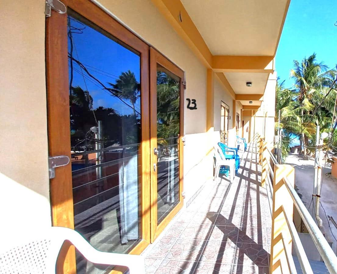 Beach Club Condos At Popeyes Caye Caulker Exterior photo