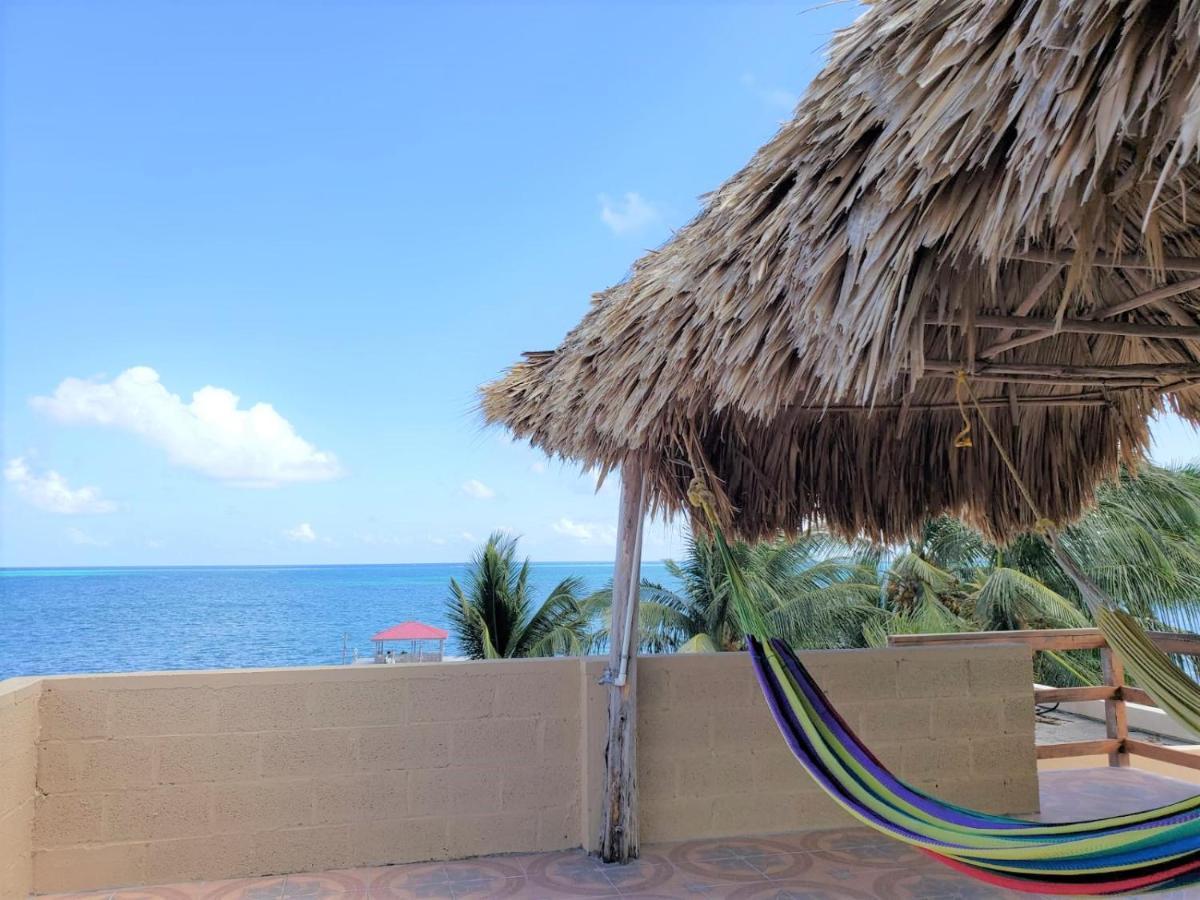 Beach Club Condos At Popeyes Caye Caulker Exterior photo