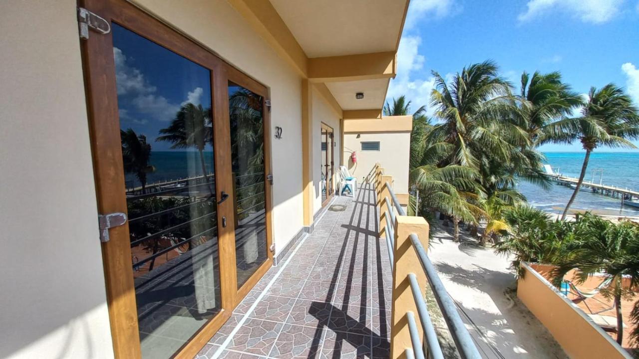 Beach Club Condos At Popeyes Caye Caulker Exterior photo