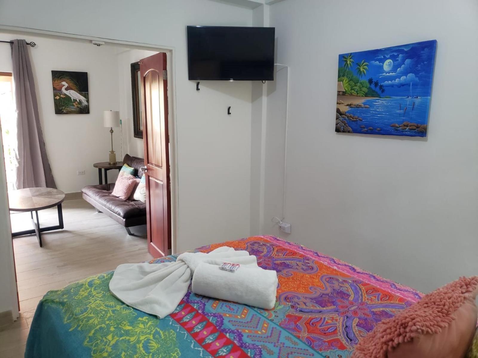 Beach Club Condos At Popeyes Caye Caulker Exterior photo