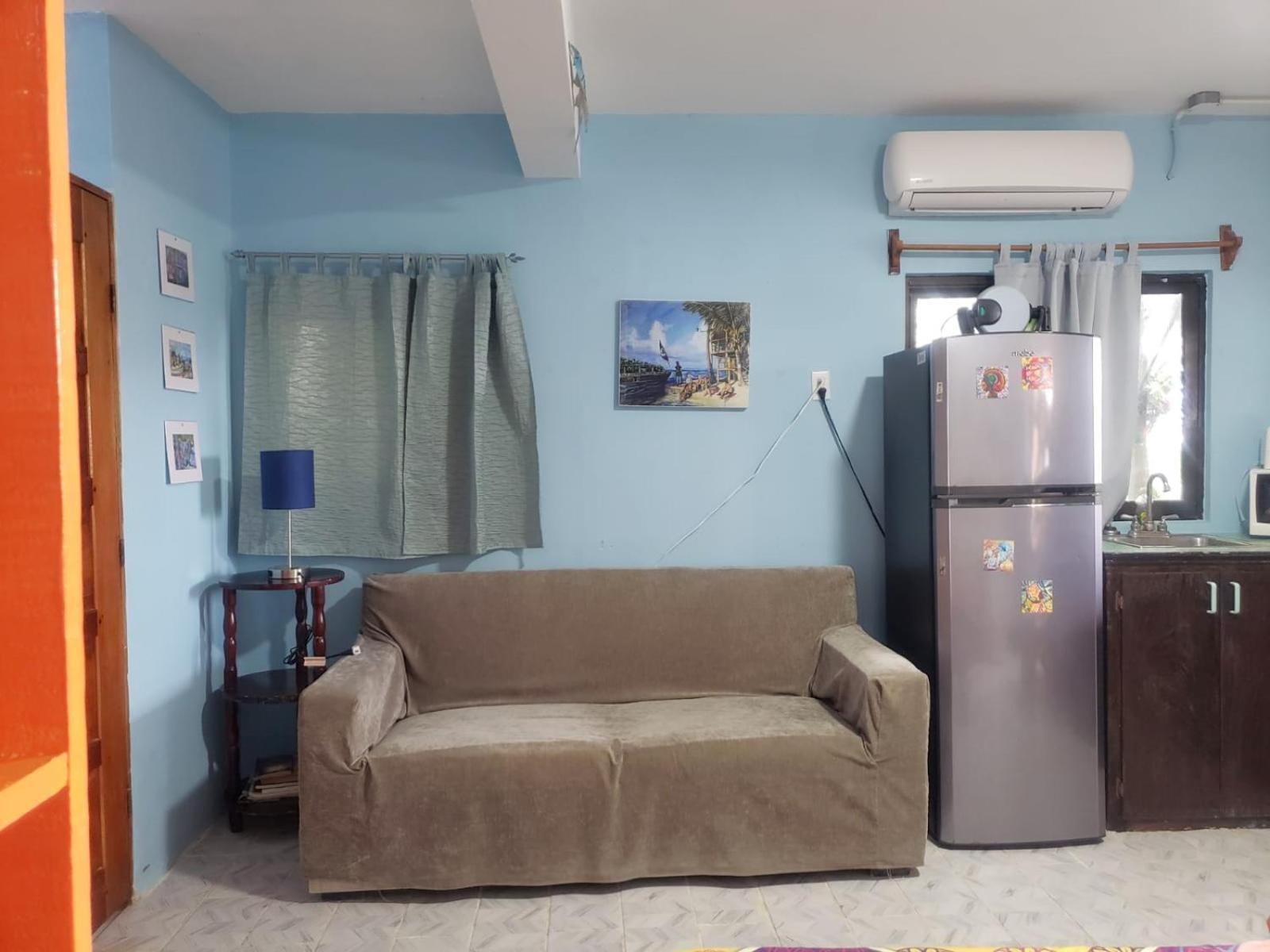 Beach Club Condos At Popeyes Caye Caulker Exterior photo