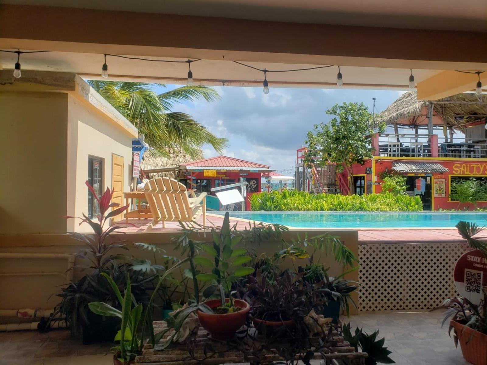 Beach Club Condos At Popeyes Caye Caulker Exterior photo