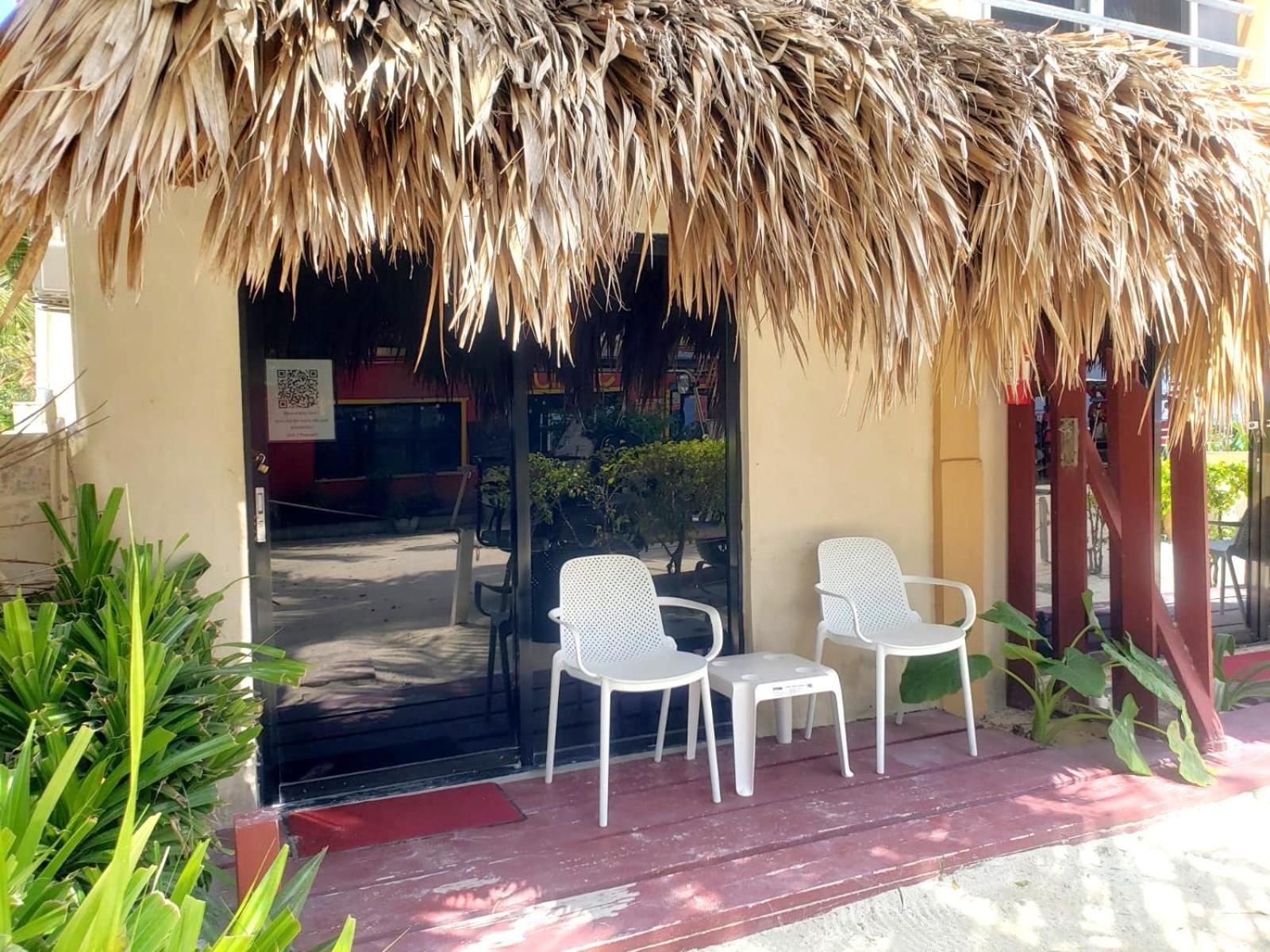 Beach Club Condos At Popeyes Caye Caulker Exterior photo