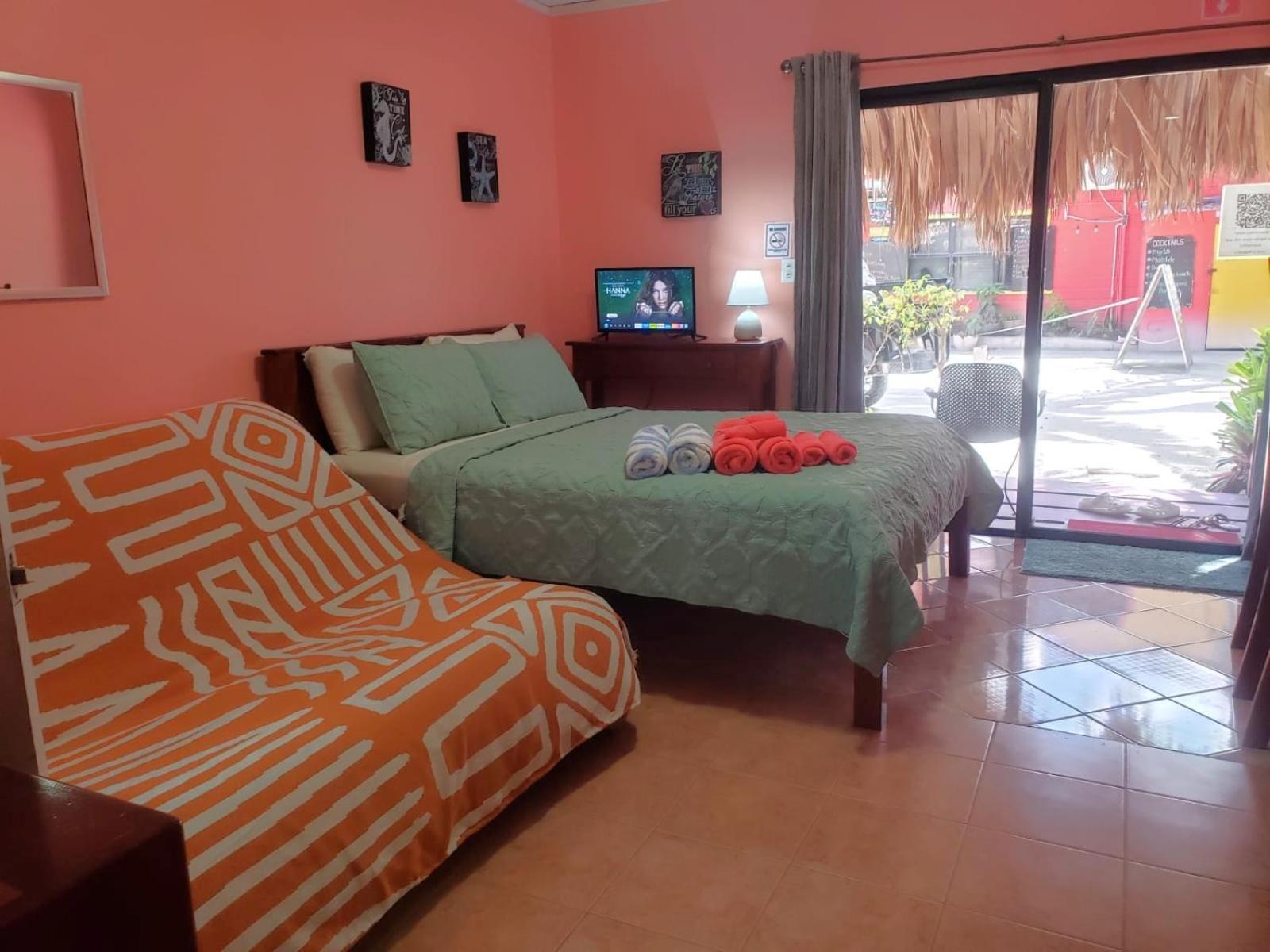 Beach Club Condos At Popeyes Caye Caulker Exterior photo