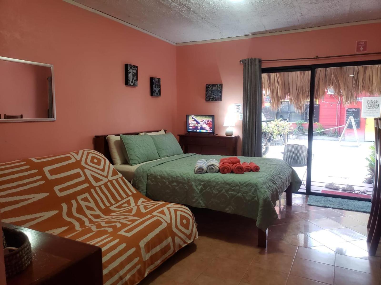 Beach Club Condos At Popeyes Caye Caulker Exterior photo